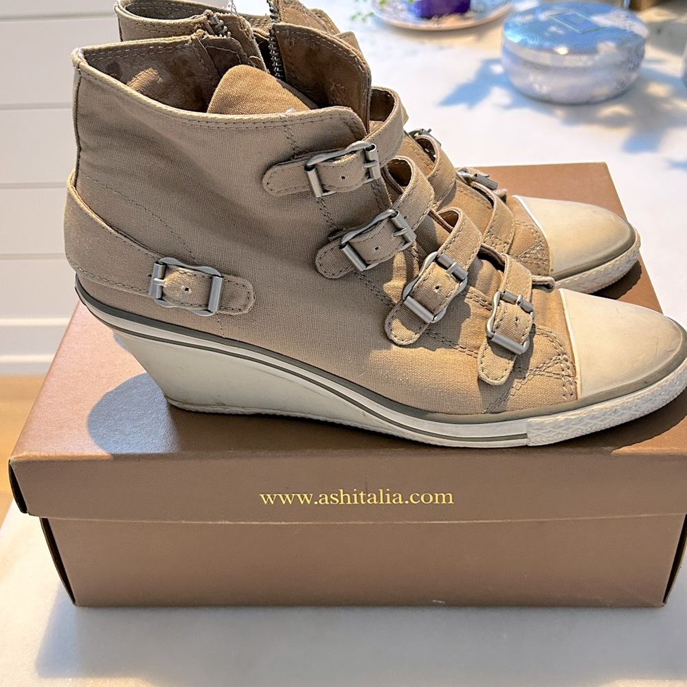 ASH Tan Wedges
Tan canvas
Chamois 
Size 9
With box